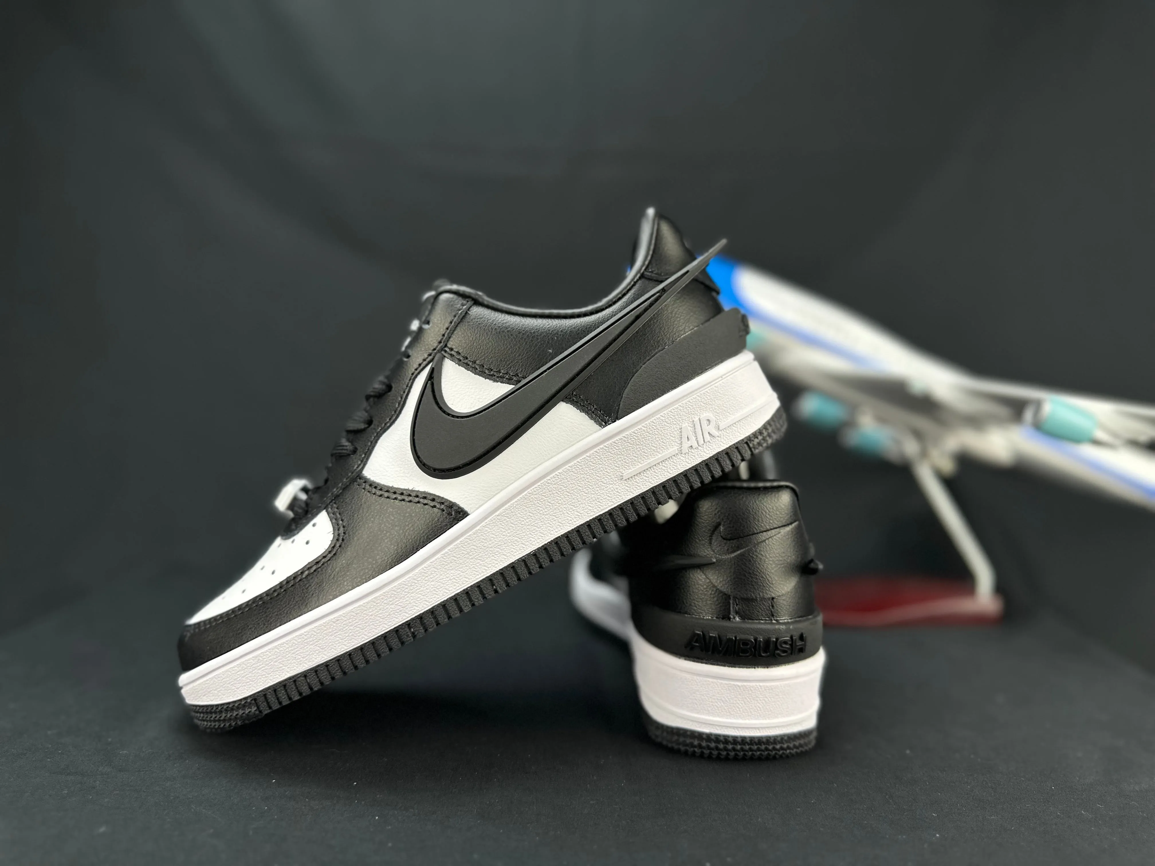 NIKE AIR FORCE 1 "Big Swoosh Panda"